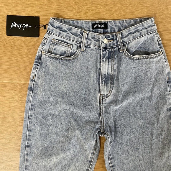 Women's Nasty Gal Size US 2 Acid Wash What You Say Distressed Jeans NWT New - Picture 2 of 9